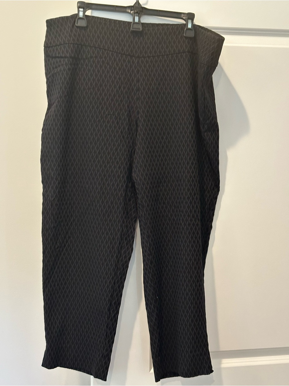 Valerie Stevens 18W Black Textured Cropped Pants